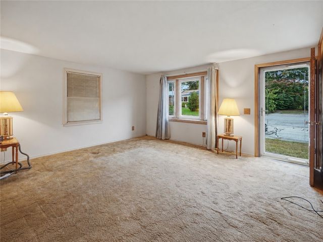 5 Vanderbilt Terrace, Coventry, RI 02816