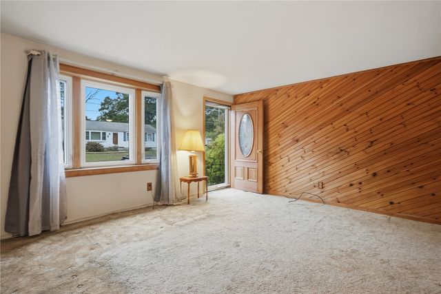 5 Vanderbilt Terrace, Coventry, RI 02816