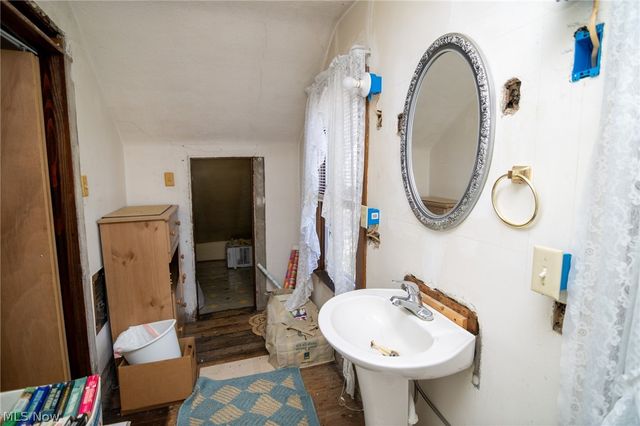 53341 Key Bellaire Road, Bellaire, OH 43906