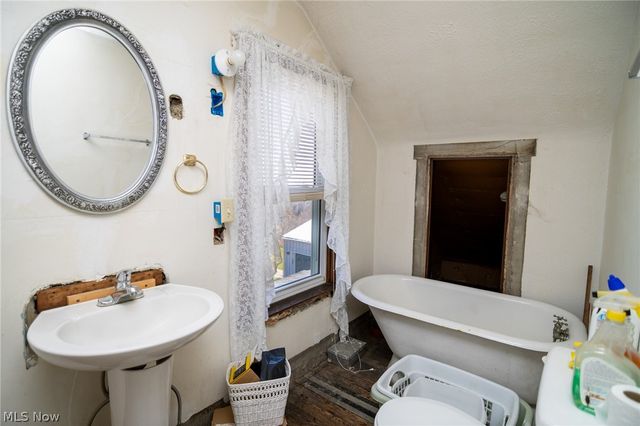 53341 Key Bellaire Road, Bellaire, OH 43906