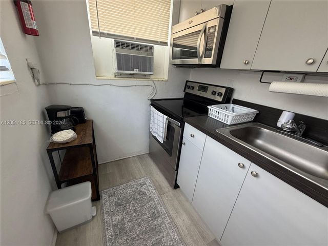 461 SW 6th St 6, Miami, FL 33130