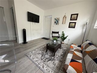 461 SW 6th St 6, Miami, FL 33130