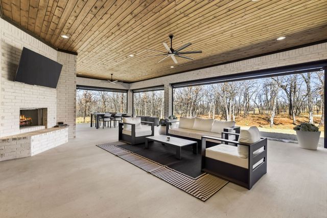 1028 Genoa Drive, Weatherford, TX 76087