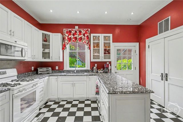 523 E Gaston Street, Savannah, GA 31401