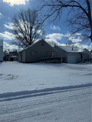 18309 Rockland Avenue, Cleveland, OH 44135