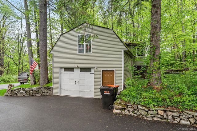 2 Otter Road, Campbell Hall, NY 10916