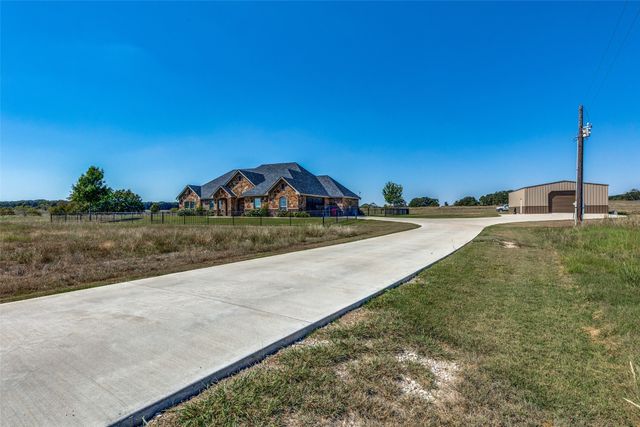 1150 Lone Star Road, Bowie, TX 76230