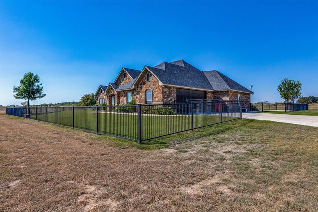 1150 Lone Star Road, Bowie, TX 76230
