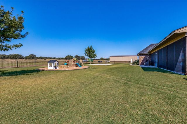 1150 Lone Star Road, Bowie, TX 76230