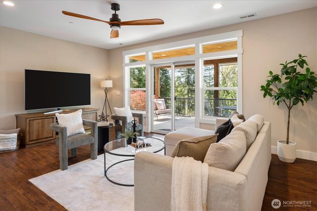17722 E Lake Desire Drive SE, Renton, WA 98058
