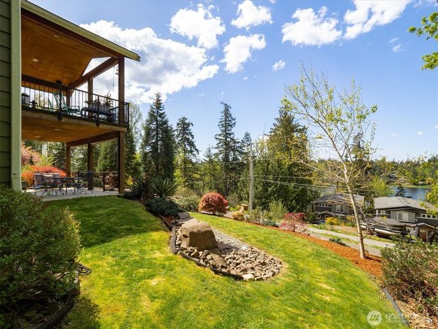 17722 E Lake Desire Drive SE, Renton, WA 98058
