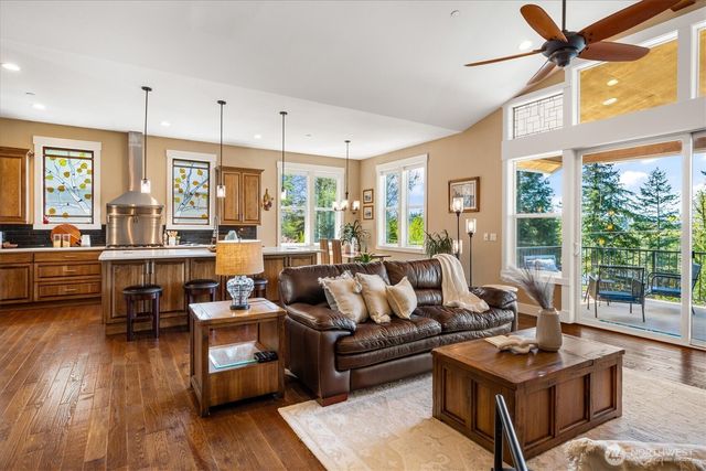 17722 E Lake Desire Drive SE, Renton, WA 98058