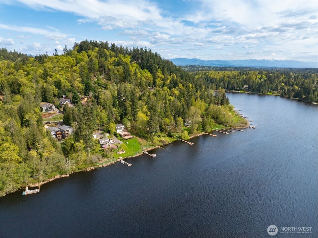 17722 E Lake Desire Drive SE, Renton, WA 98058