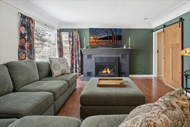 921 Holmes Street S, Shakopee, MN 55379