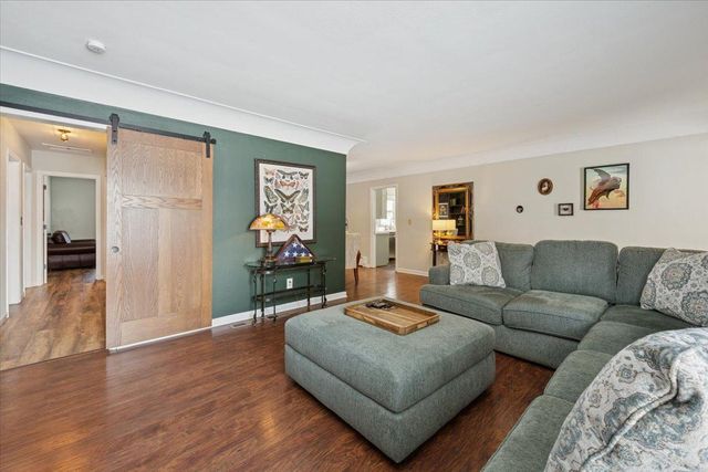 921 Holmes Street S, Shakopee, MN 55379