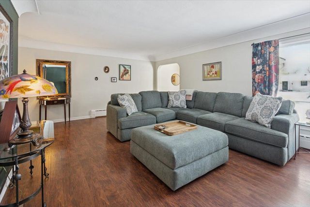 921 Holmes Street S, Shakopee, MN 55379