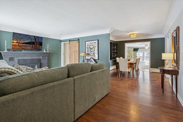 921 Holmes Street S, Shakopee, MN 55379