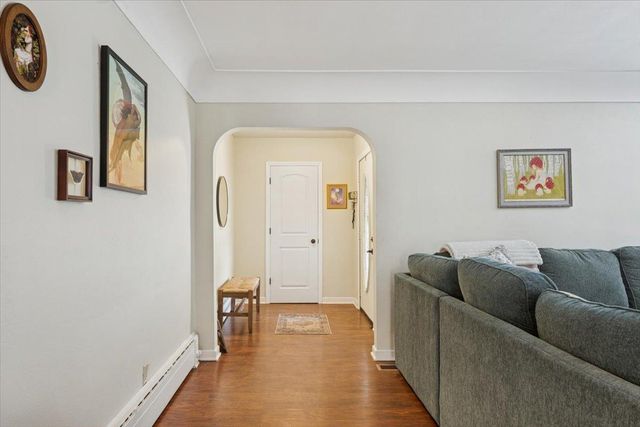 921 Holmes Street S, Shakopee, MN 55379