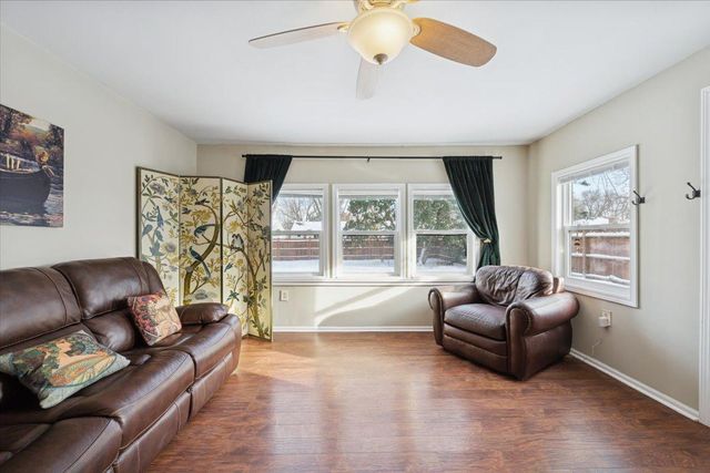 921 Holmes Street S, Shakopee, MN 55379