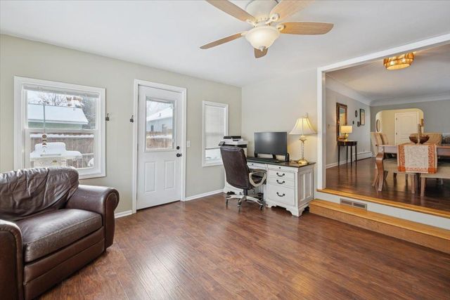 921 Holmes Street S, Shakopee, MN 55379