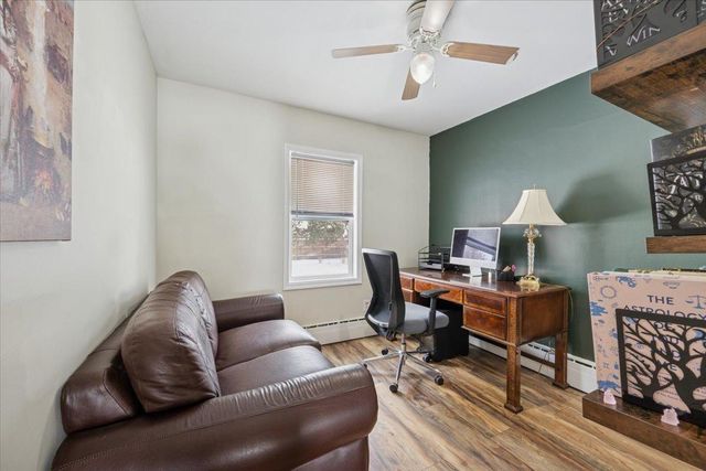 921 Holmes Street S, Shakopee, MN 55379