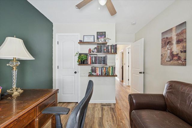 921 Holmes Street S, Shakopee, MN 55379