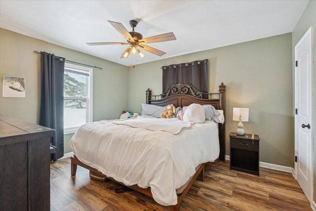 921 Holmes Street S, Shakopee, MN 55379