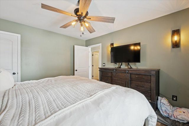 921 Holmes Street S, Shakopee, MN 55379