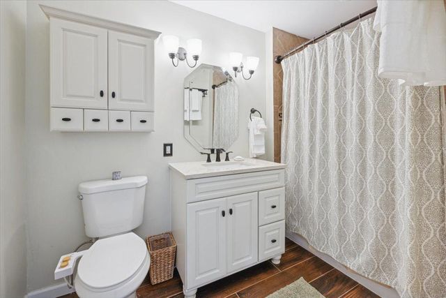 921 Holmes Street S, Shakopee, MN 55379