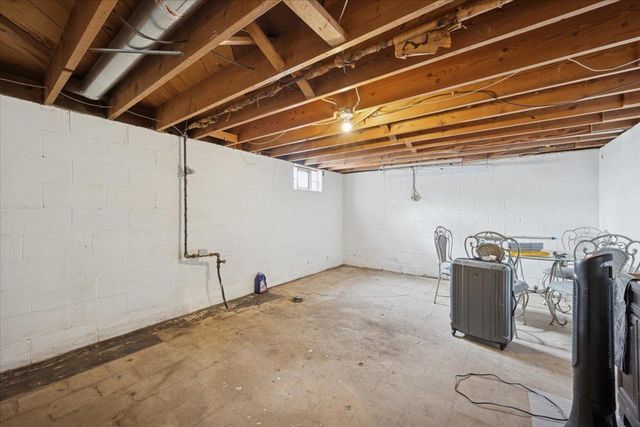 921 Holmes Street S, Shakopee, MN 55379