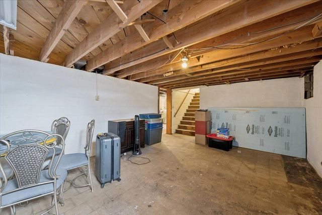 921 Holmes Street S, Shakopee, MN 55379