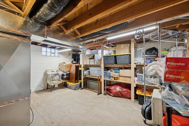 921 Holmes Street S, Shakopee, MN 55379