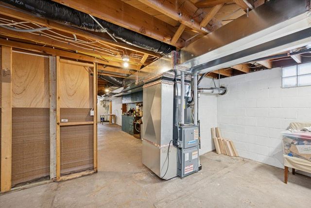 921 Holmes Street S, Shakopee, MN 55379