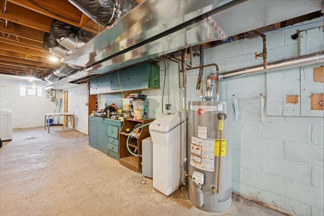 921 Holmes Street S, Shakopee, MN 55379