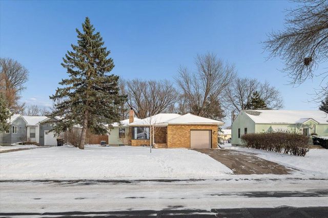 921 Holmes Street S, Shakopee, MN 55379