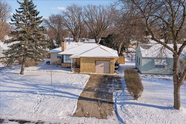 921 Holmes Street S, Shakopee, MN 55379