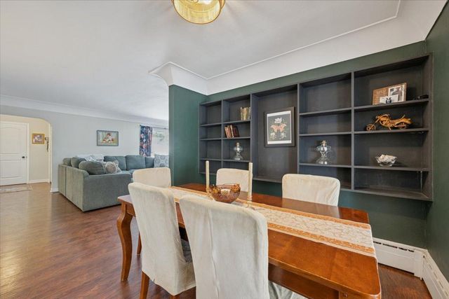 921 Holmes Street S, Shakopee, MN 55379