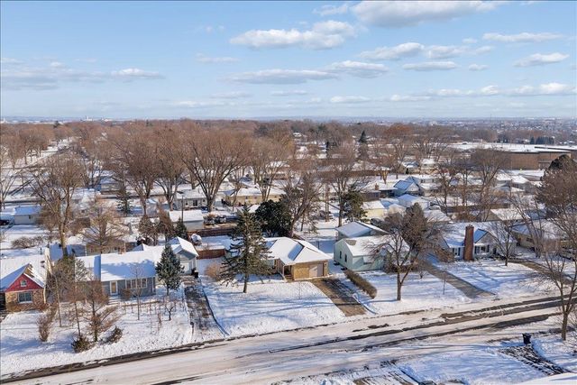 921 Holmes Street S, Shakopee, MN 55379
