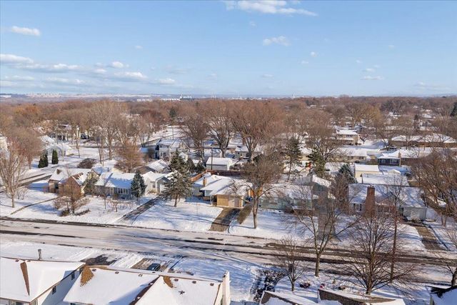 921 Holmes Street S, Shakopee, MN 55379