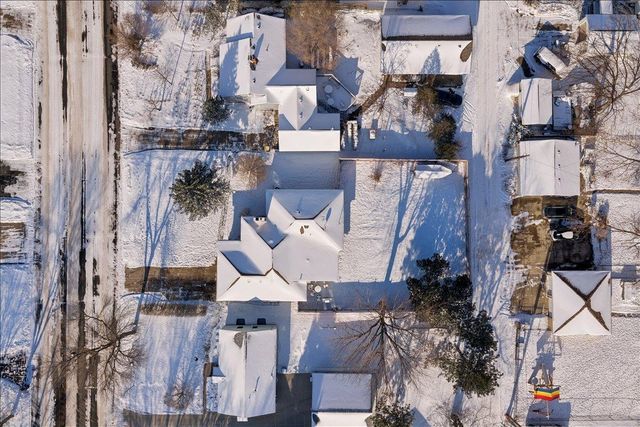 921 Holmes Street S, Shakopee, MN 55379