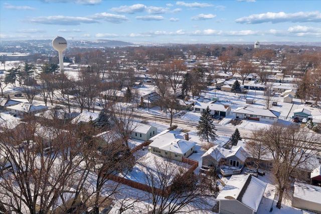 921 Holmes Street S, Shakopee, MN 55379