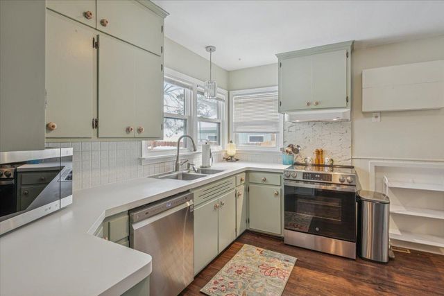 921 Holmes Street S, Shakopee, MN 55379