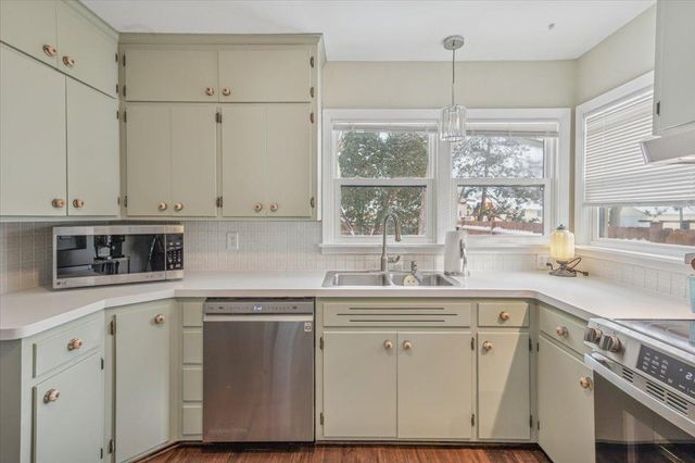 921 Holmes Street S, Shakopee, MN 55379