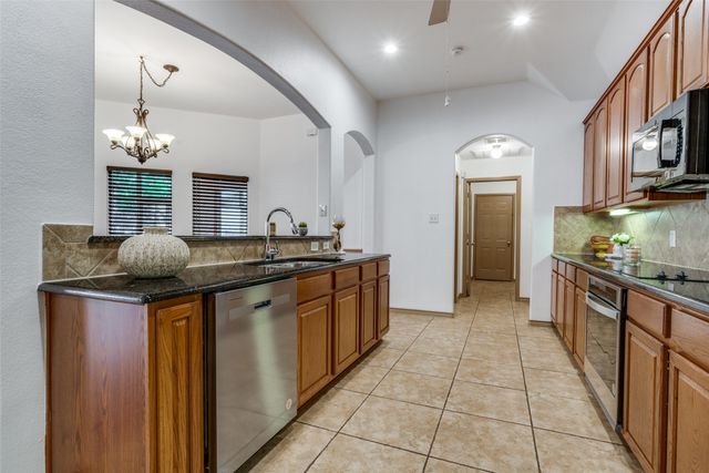 7586 saint Stephens Square, Frisco, TX 75035