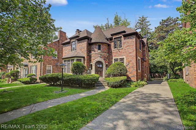 18085 Warrington Drive, Detroit, MI 48221