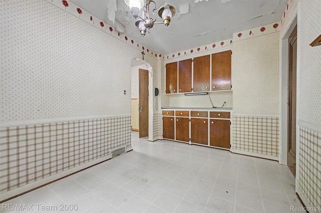 18085 Warrington Drive, Detroit, MI 48221