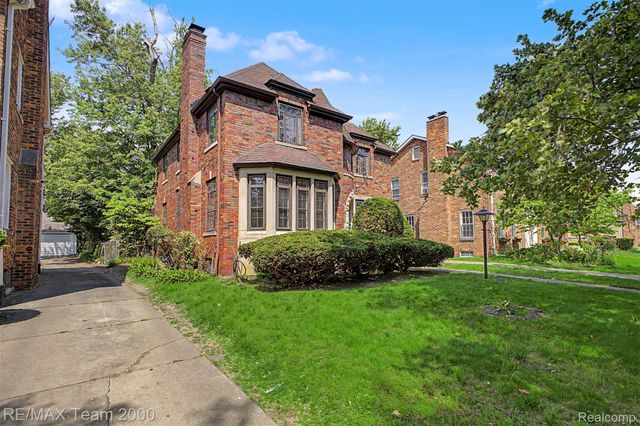 18085 Warrington Drive, Detroit, MI 48221