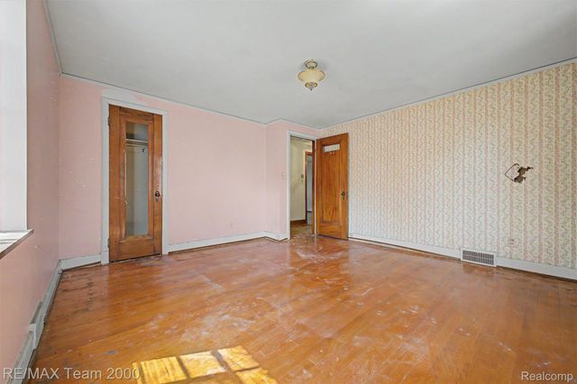 18085 Warrington Drive, Detroit, MI 48221