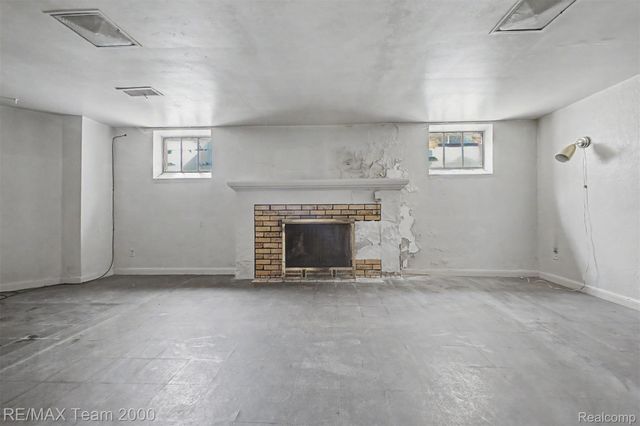 18085 Warrington Drive, Detroit, MI 48221