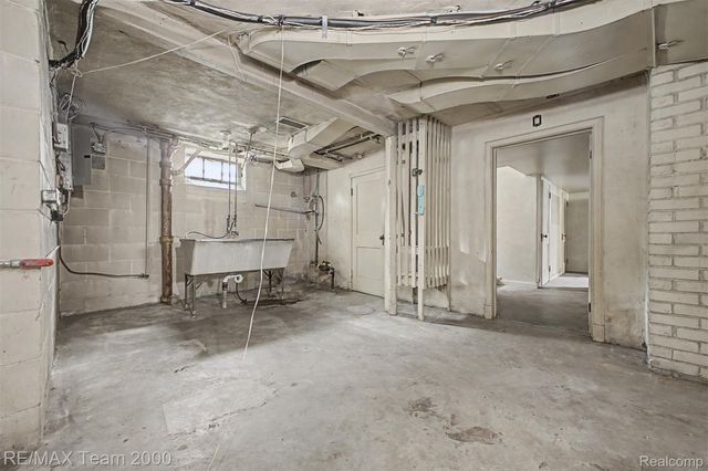 18085 Warrington Drive, Detroit, MI 48221